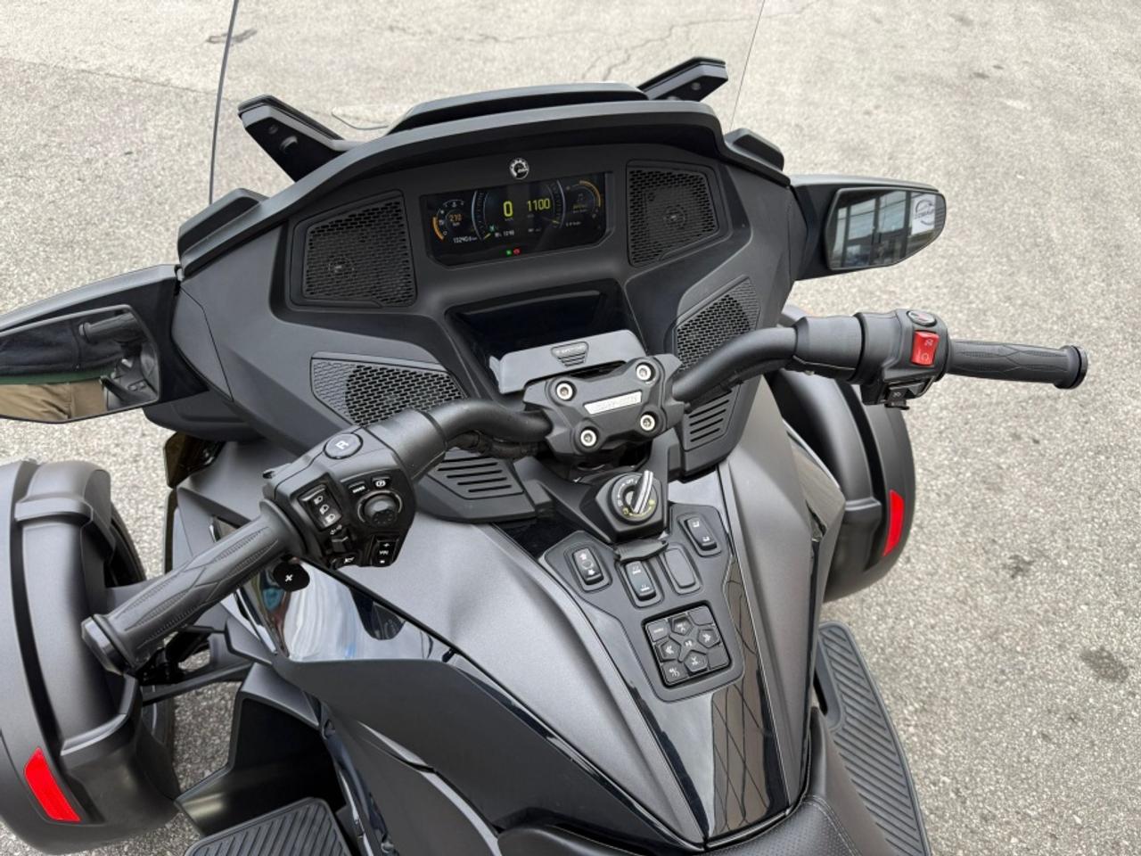 2022 Can-Am Spyder RT LIMITED/ CLEAN CARFAX/ SERVICED/ OEM UPGRADES - Photo #7