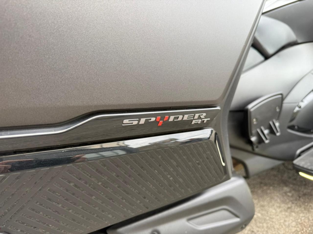 2022 Can-Am Spyder RT LIMITED/ CLEAN CARFAX/ SERVICED/ OEM UPGRADES - Photo #11