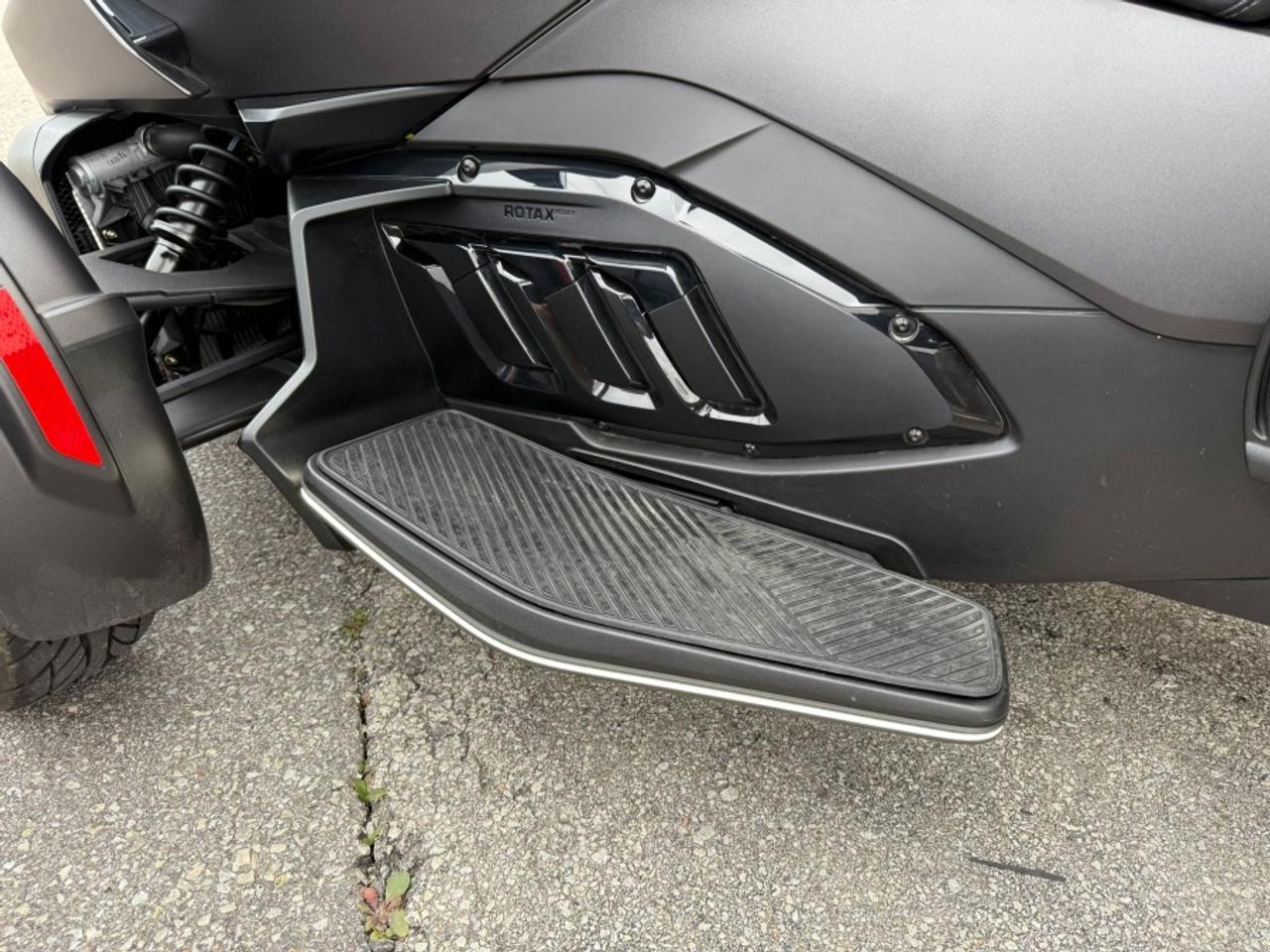 2022 Can-Am Spyder RT LIMITED/ CLEAN CARFAX/ SERVICED/ OEM UPGRADES - Photo #12