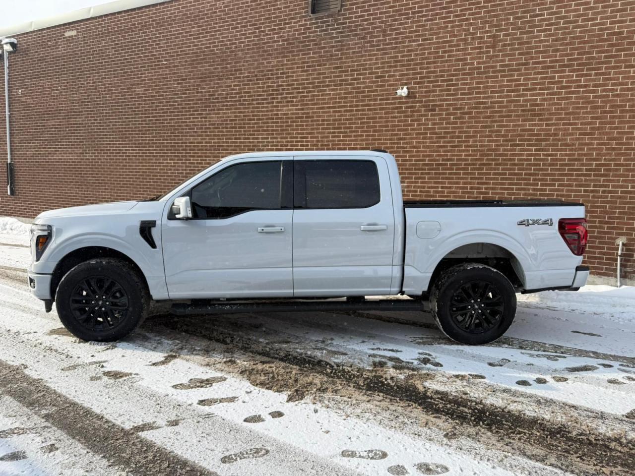 2025 Ford F-150 Lariat Photo2