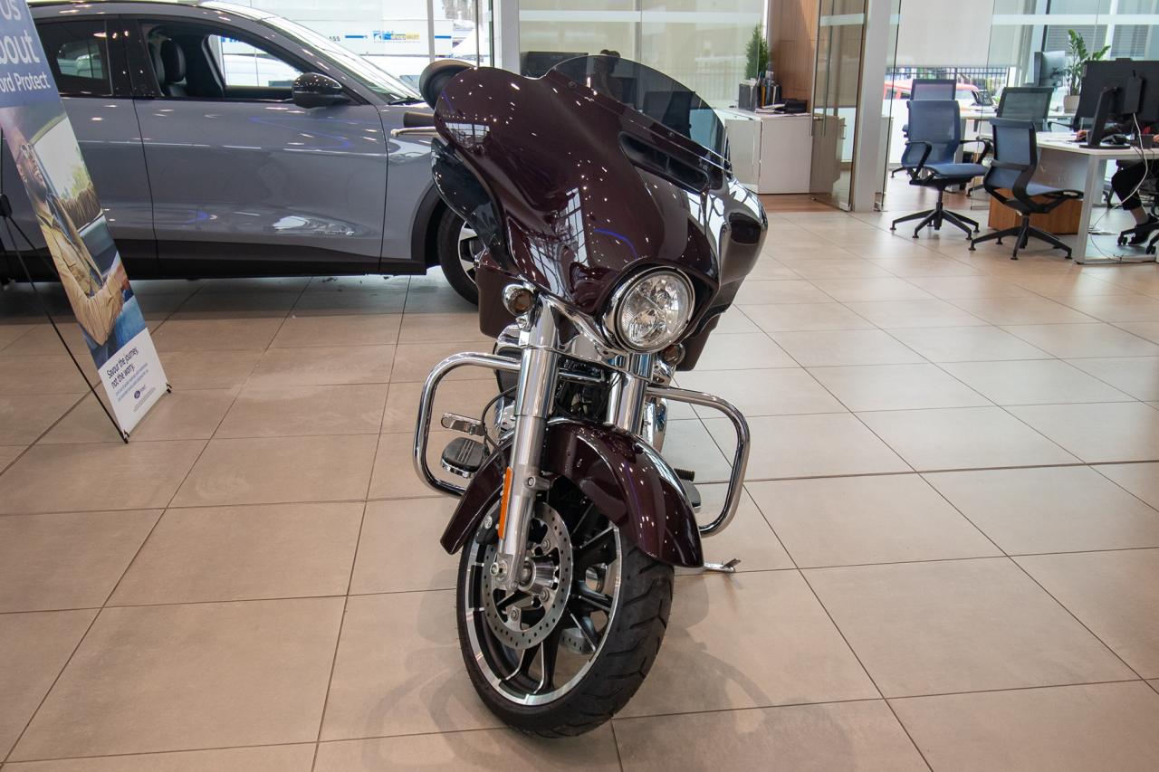 2022 Harley-Davidson FLHX Street Glide Deluxe Photo2