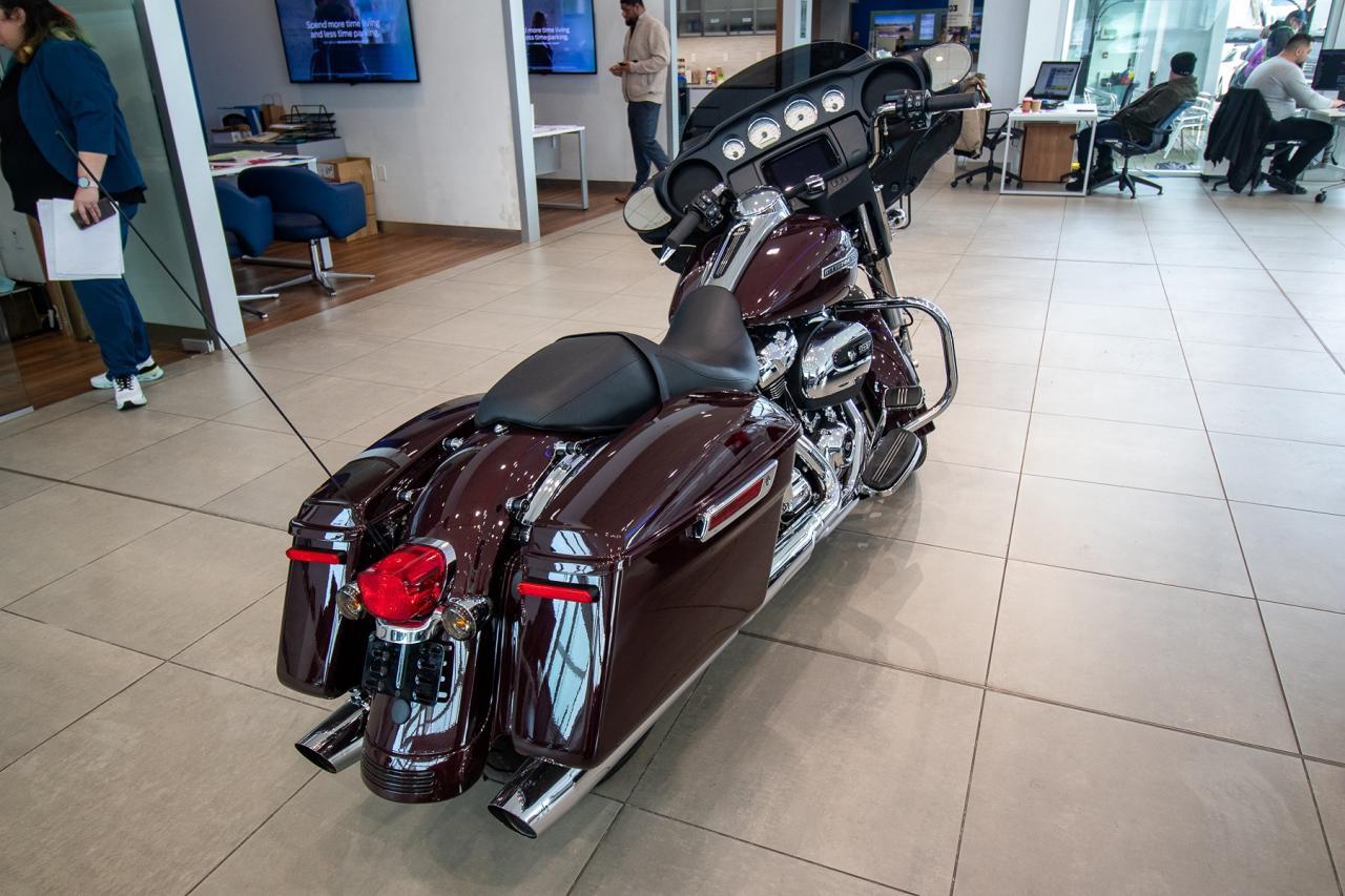 2022 Harley-Davidson FLHX Street Glide Deluxe Photo3
