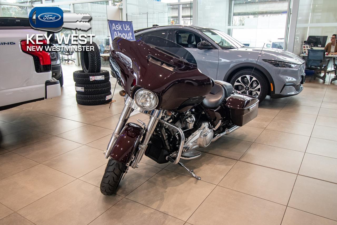 2022 Harley-Davidson FLHX Street Glide Deluxe Photo1