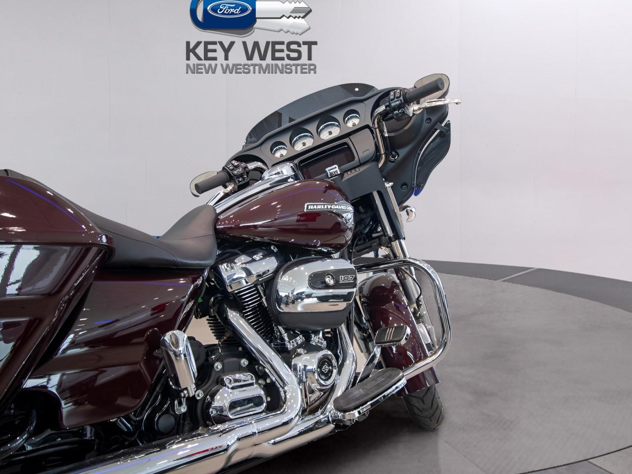 2022 Harley-Davidson FLHX Street Glide Deluxe Photo4
