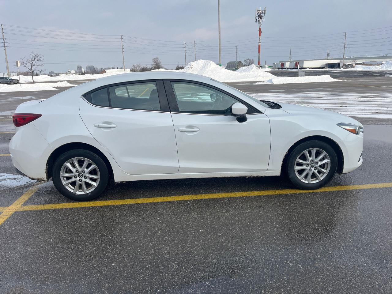 2017 Mazda MAZDA3 GS Photo3