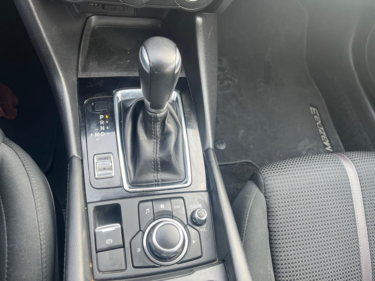 2017 Mazda MAZDA3 GS Photo