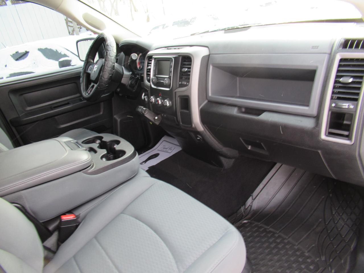 2017 RAM 1500 4x4 V8 5.L Photo