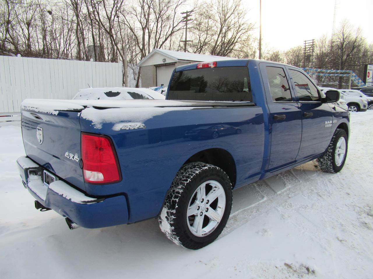 2017 RAM 1500 4x4 V8 5.L Photo3