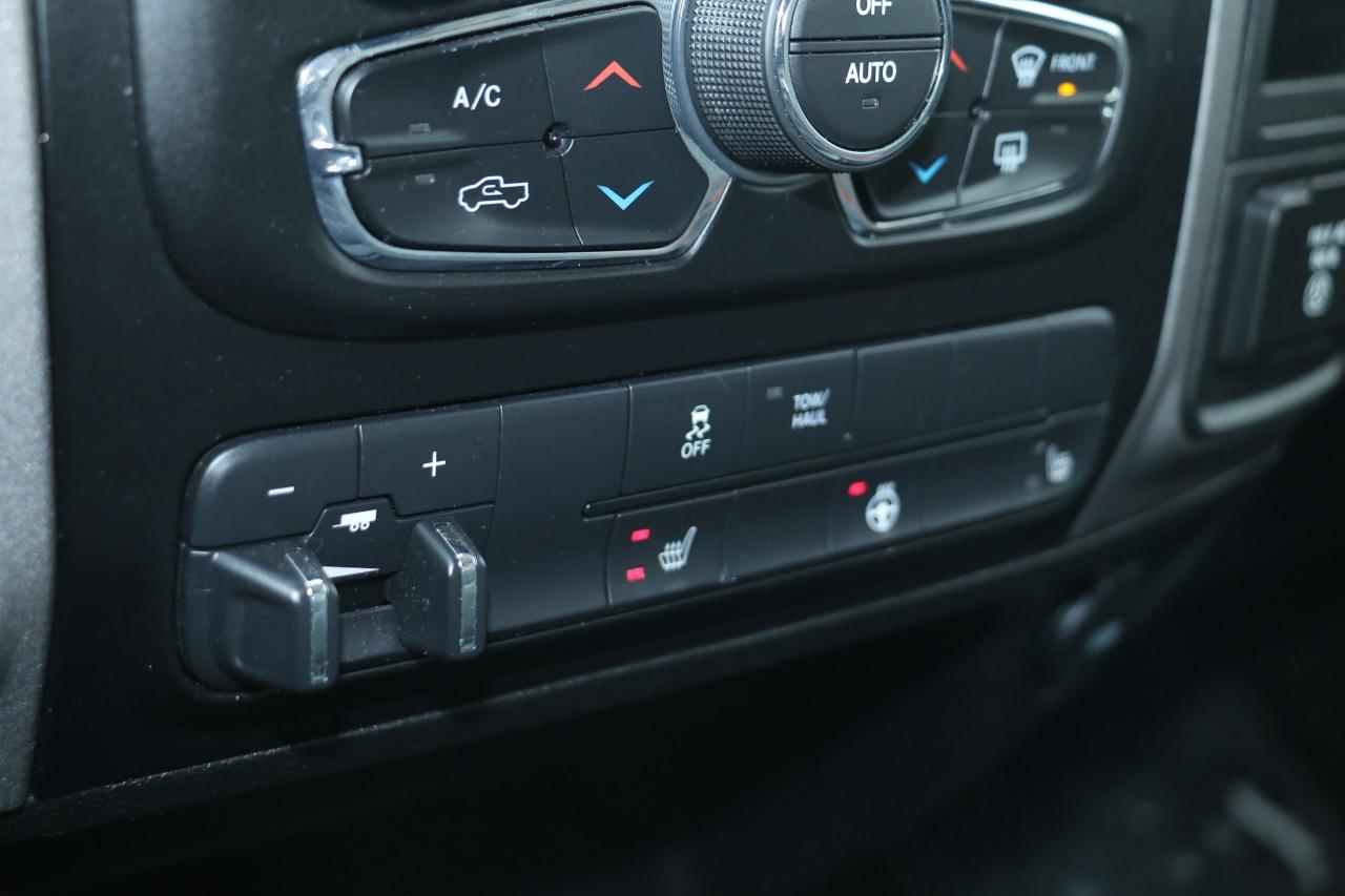 2020 RAM 1500 Classic 5.7L HEMI V8 4x4 - CAMERA|HEATED SEAT|REMOTE START Photo