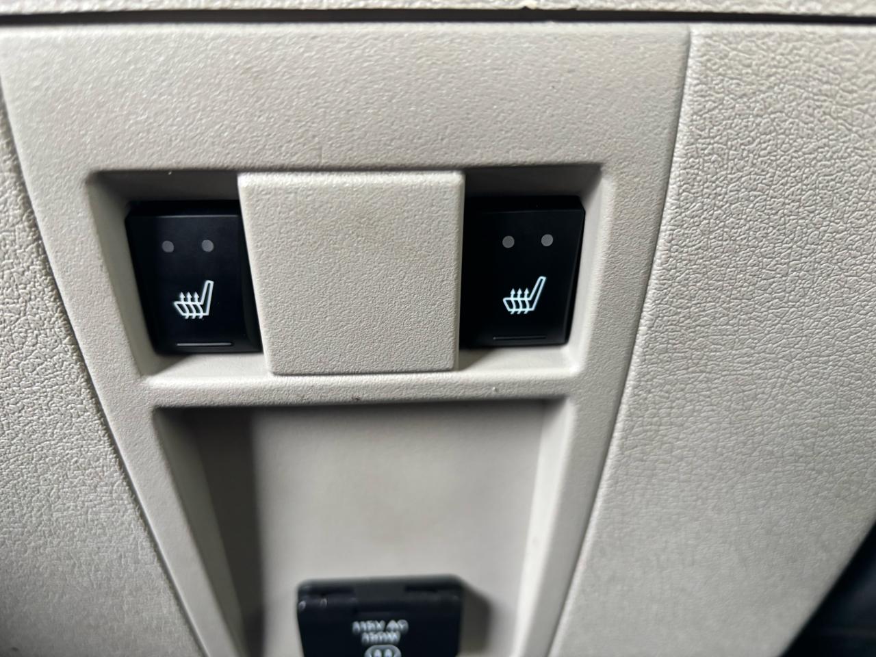 2010 Jeep Grand Cherokee Limited  ** 4X4, HTD LEATH, BACK CAM ** Photo