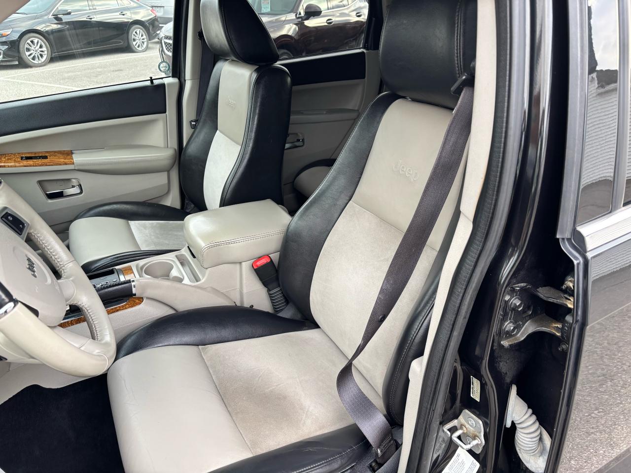 2010 Jeep Grand Cherokee Limited  ** 4X4, HTD LEATH, BACK CAM ** Photo