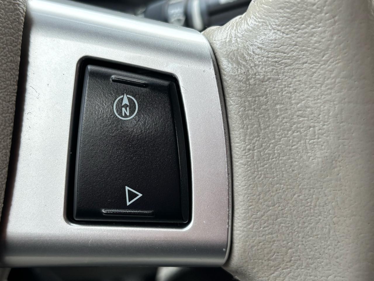 2010 Jeep Grand Cherokee Limited  ** 4X4, HTD LEATH, BACK CAM ** Photo