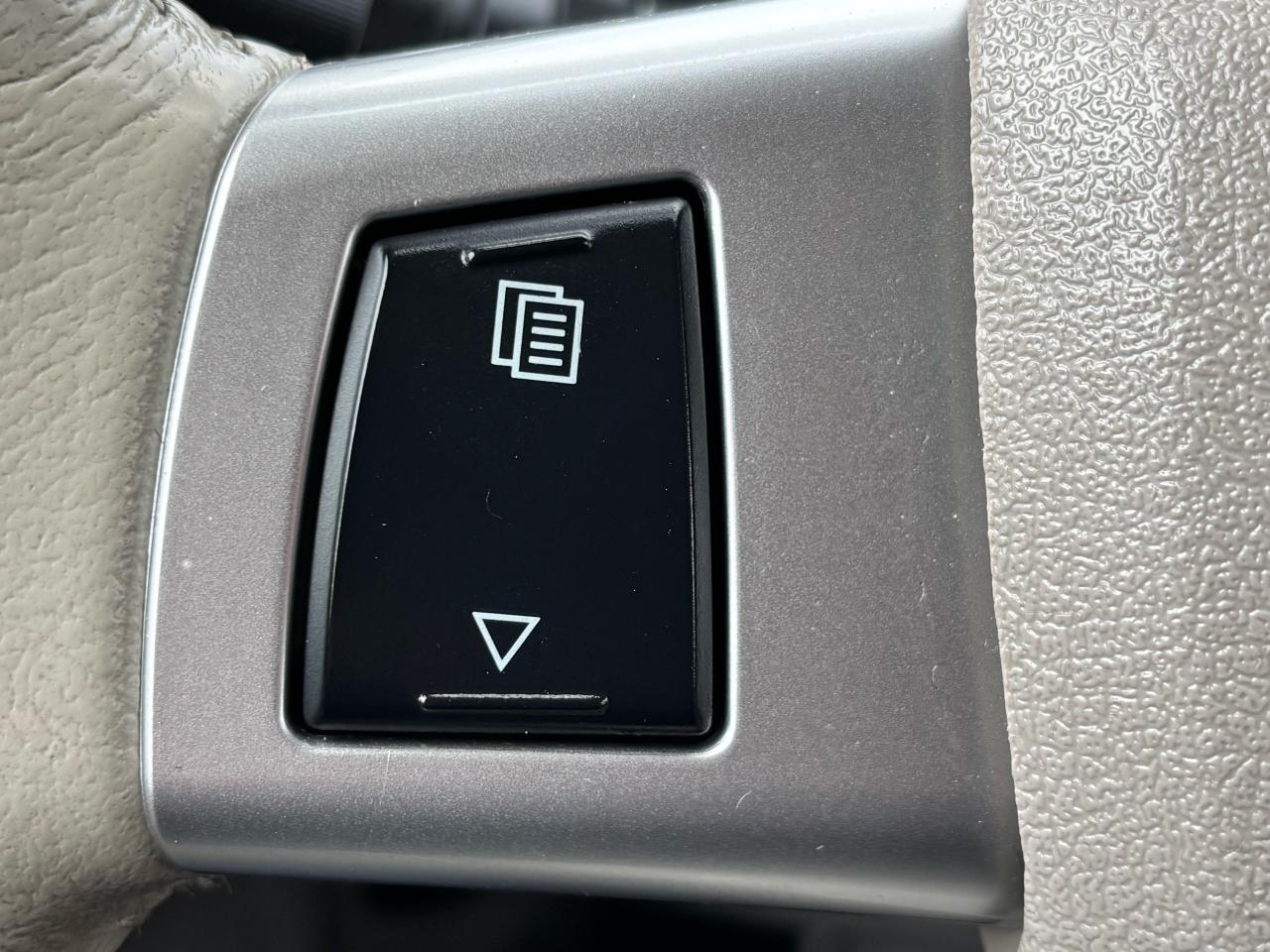 2010 Jeep Grand Cherokee Limited  ** 4X4, HTD LEATH, BACK CAM ** Photo