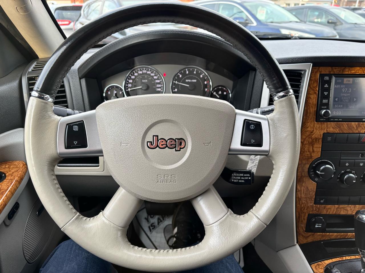 2010 Jeep Grand Cherokee Limited  ** 4X4, HTD LEATH, BACK CAM ** Photo