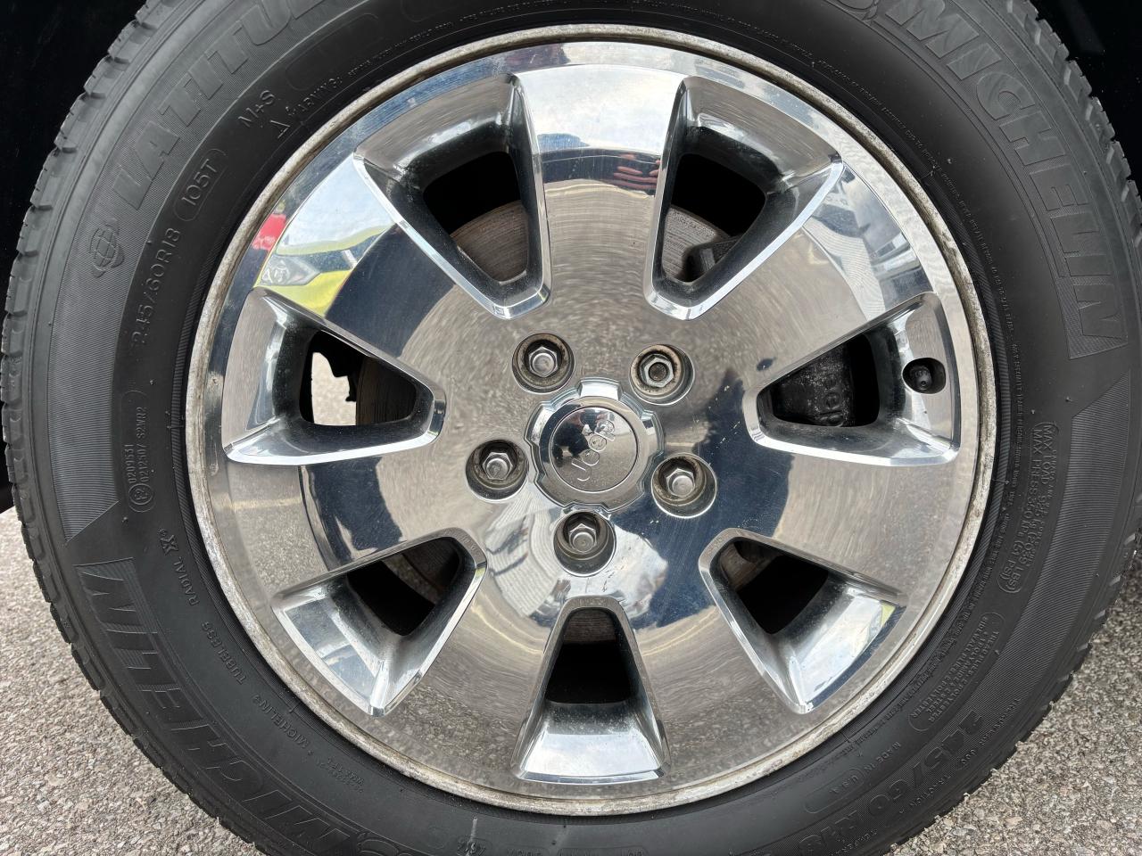 2010 Jeep Grand Cherokee Limited  ** 4X4, HTD LEATH, BACK CAM ** Photo