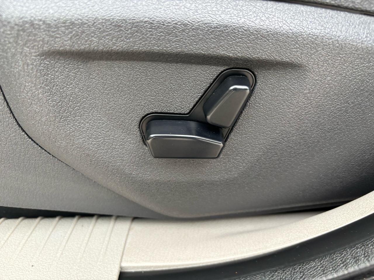 2010 Jeep Grand Cherokee Limited  ** 4X4, HTD LEATH, BACK CAM ** Photo