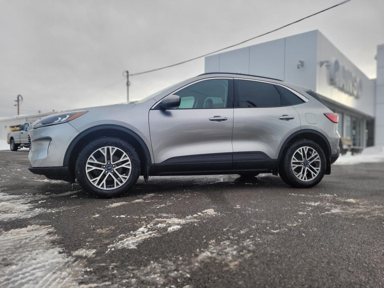 2021 Ford Escape SEL AWD W/ NEW TIRES/NEW REAR BRAKES Photo2