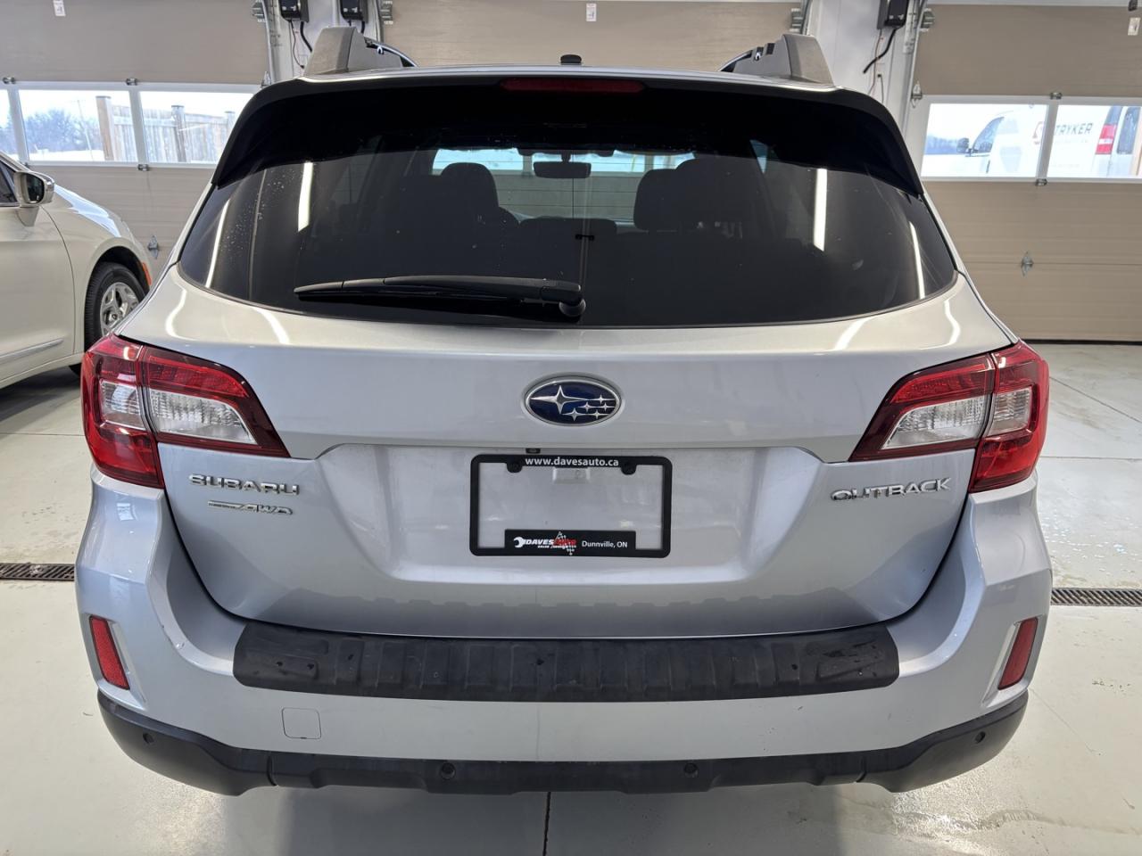 2017 Subaru Outback 2.5I Premium Photo2