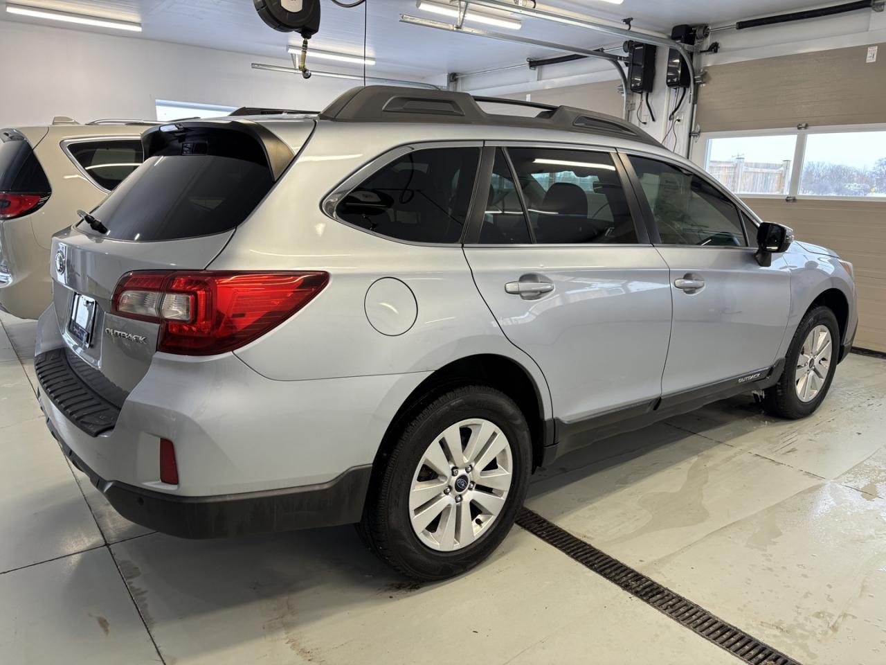 2017 Subaru Outback 2.5I Premium Photo3