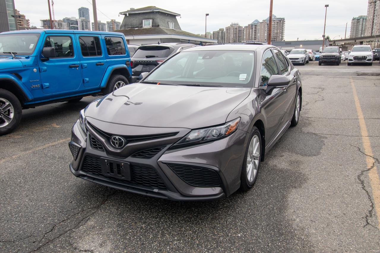 2024 Toyota Camry SE Photo1