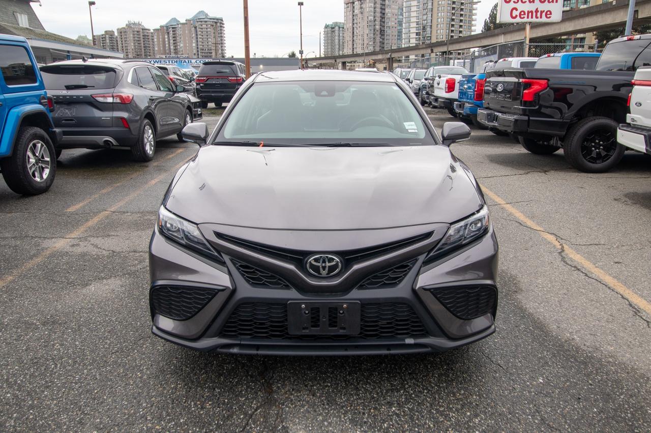 2024 Toyota Camry SE Photo3