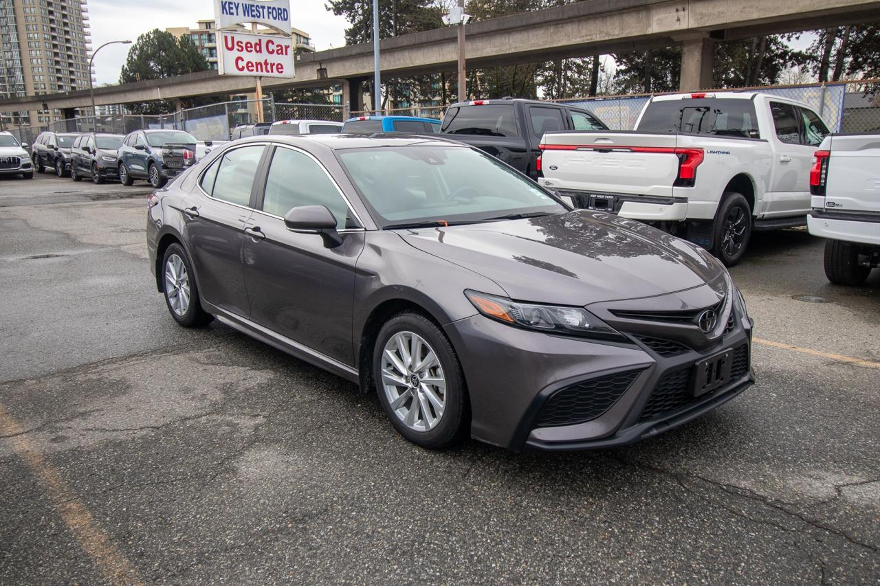 2024 Toyota Camry SE Photo4