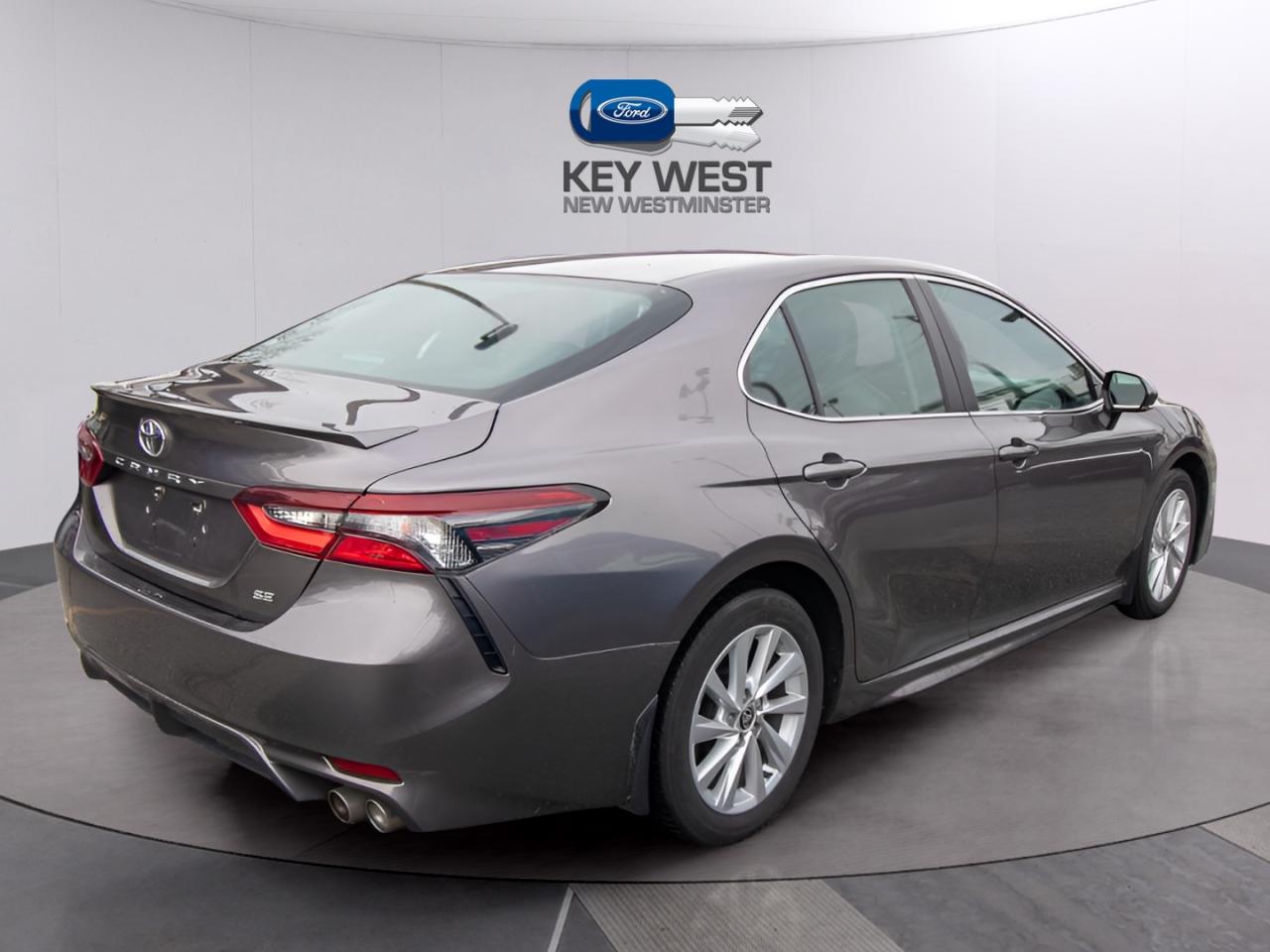 2024 Toyota Camry SE Photo4