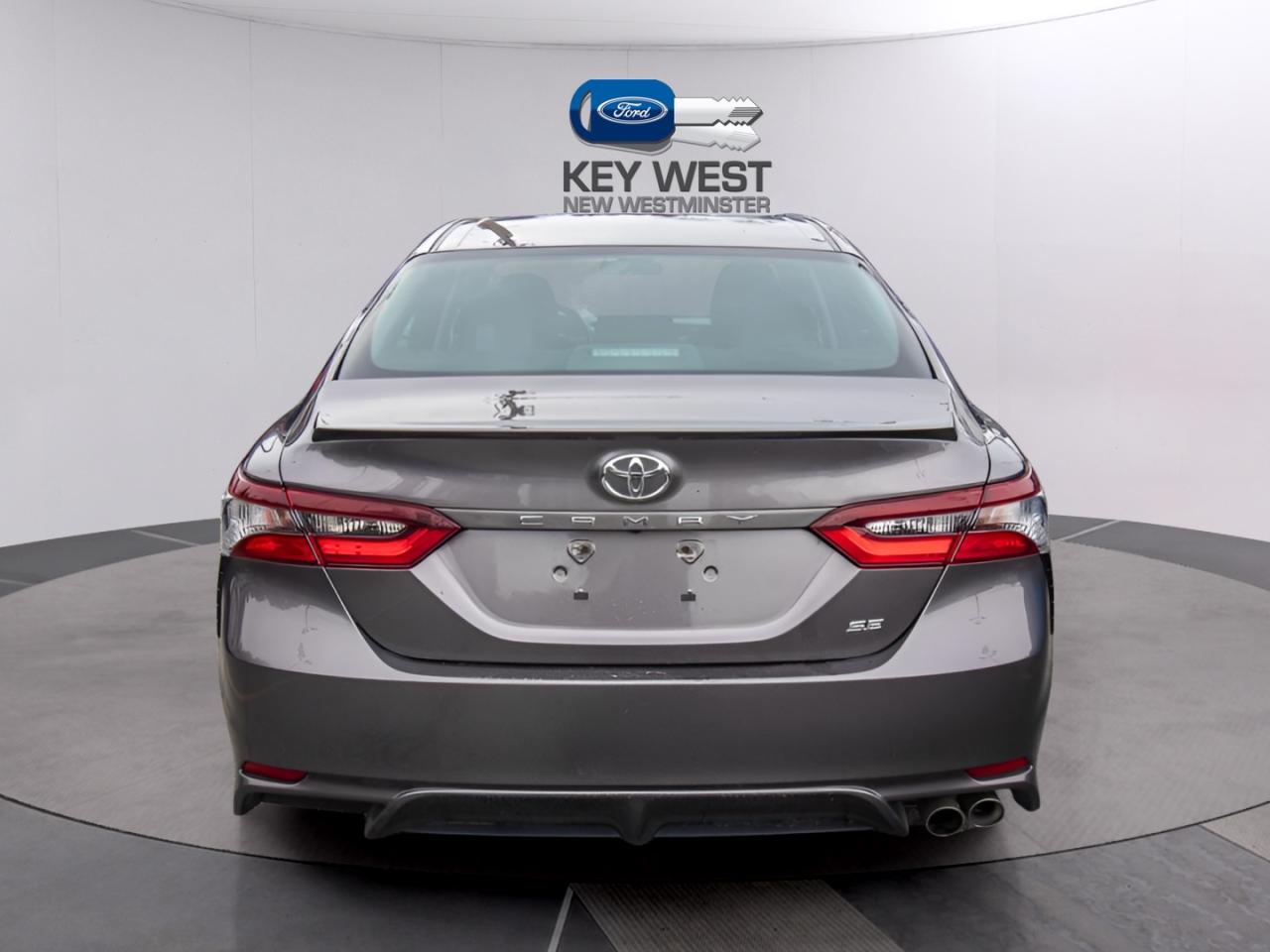 2024 Toyota Camry SE Photo3