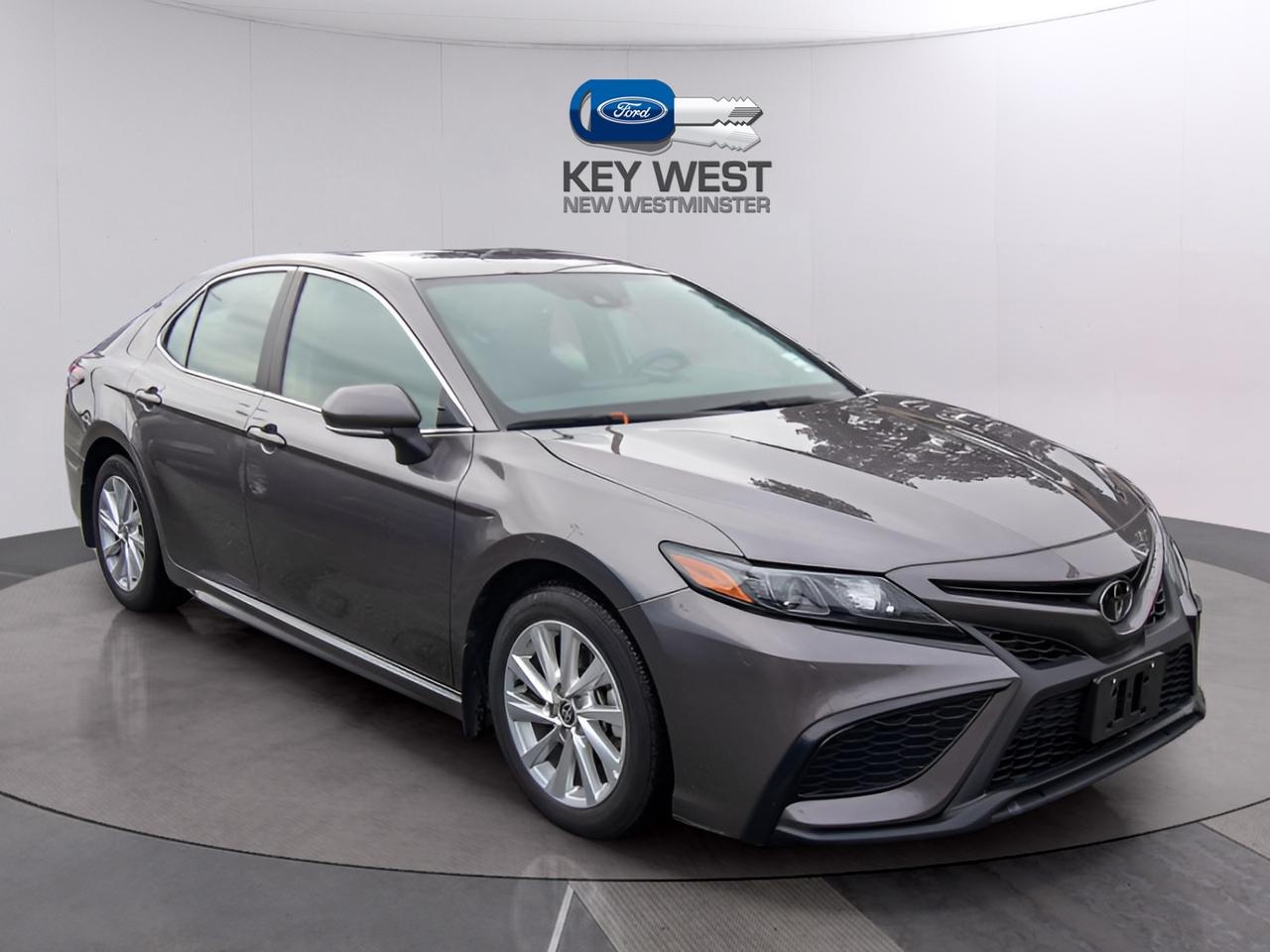 2024 Toyota Camry SE Photo3