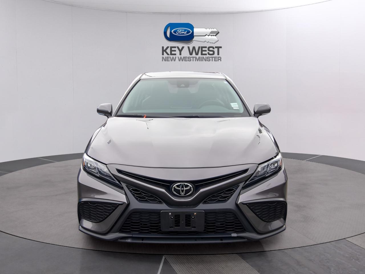 2024 Toyota Camry SE Photo2