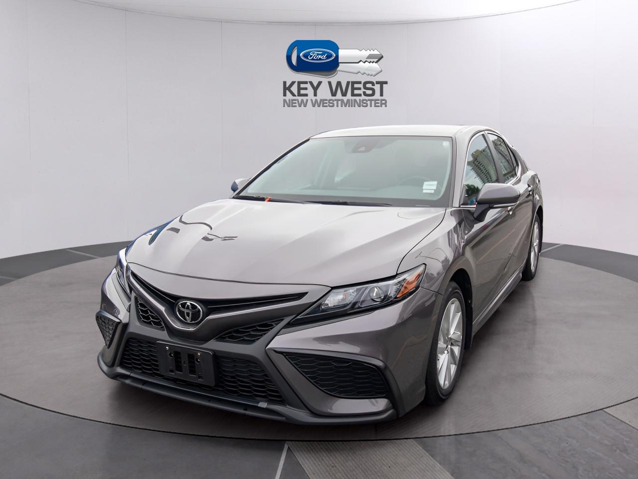 2024 Toyota Camry SE Photo1