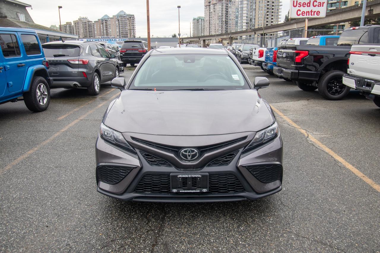 2024 Toyota Camry SE Photo3