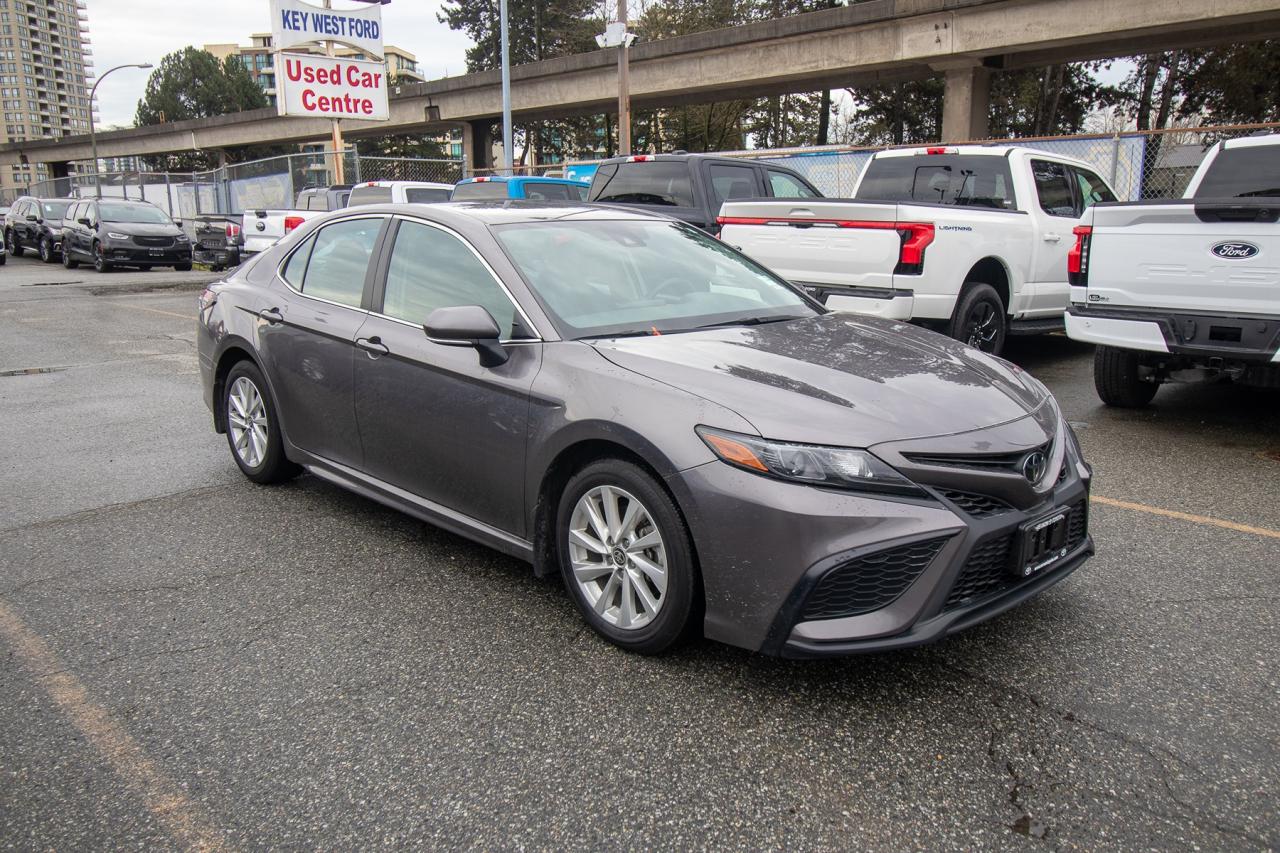 2024 Toyota Camry SE Photo4