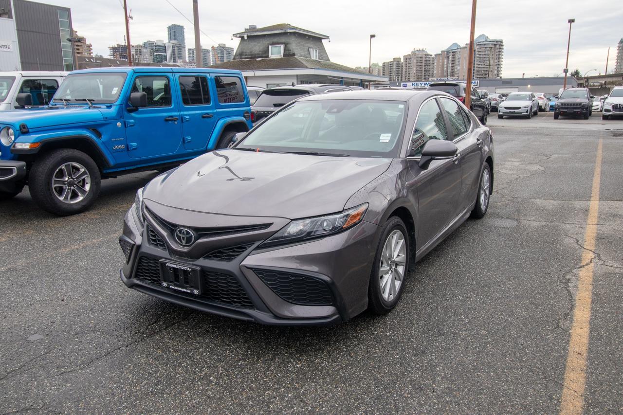 2024 Toyota Camry SE Photo1