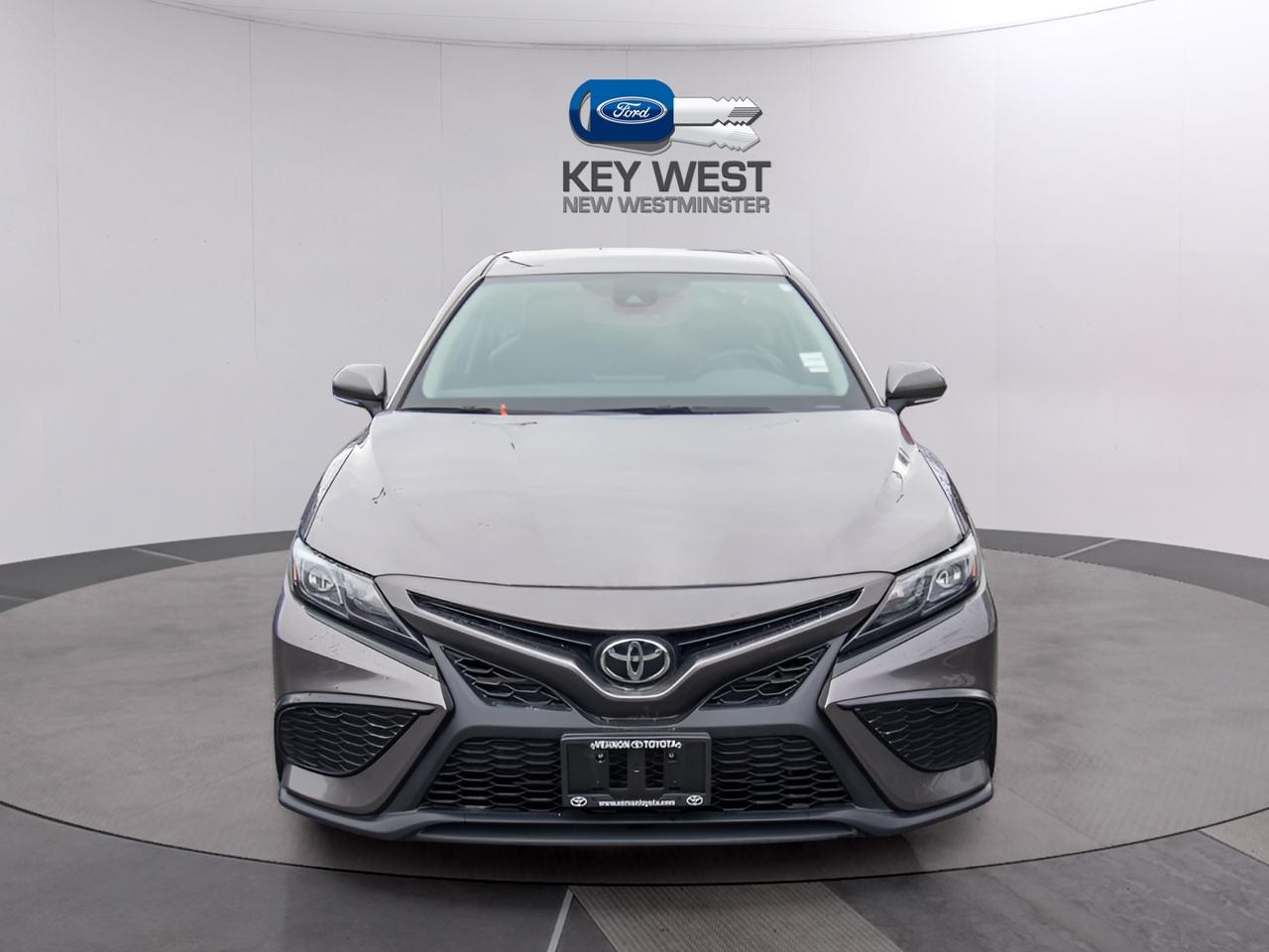 2024 Toyota Camry SE Photo3