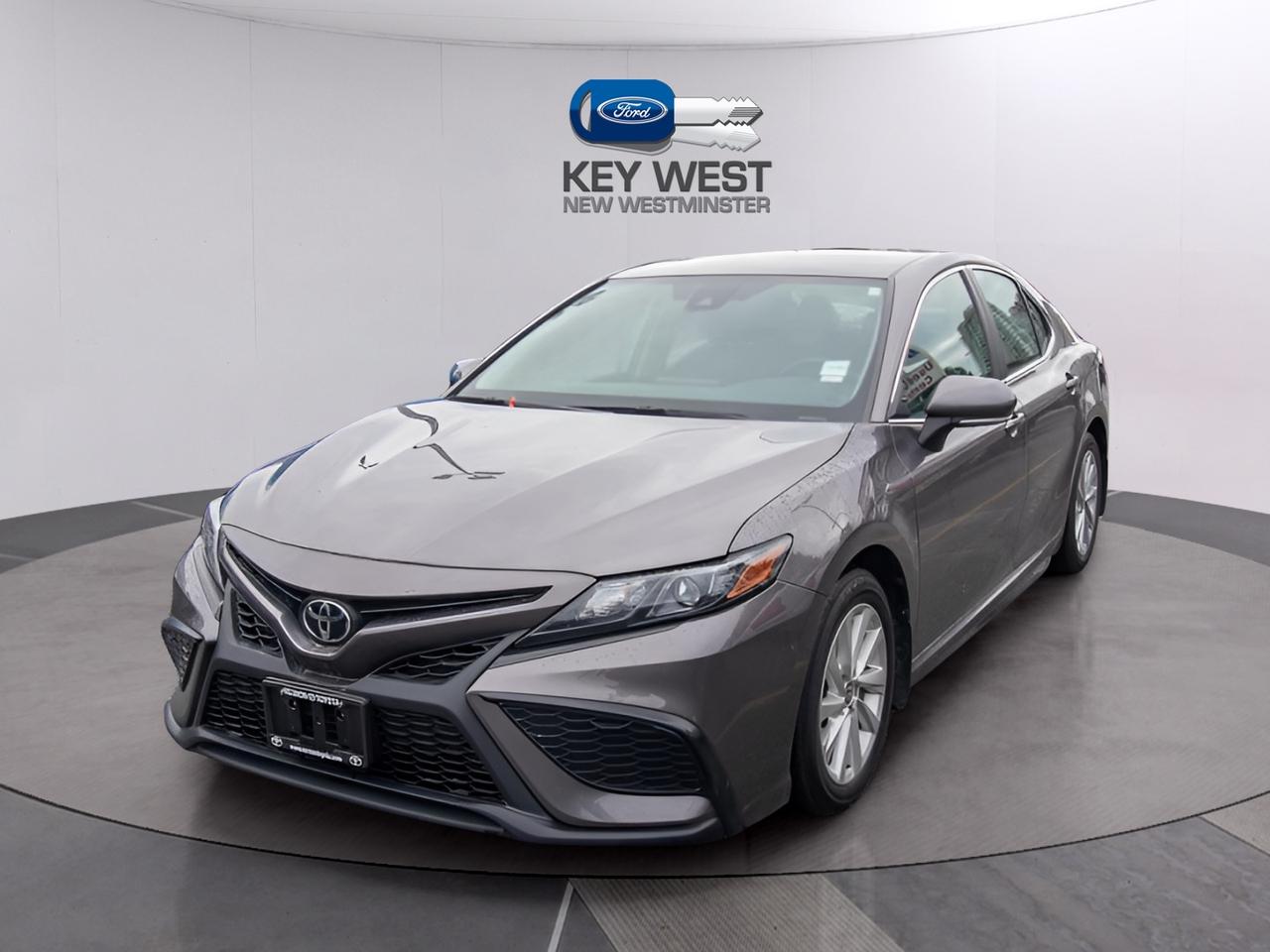 2024 Toyota Camry SE Photo1