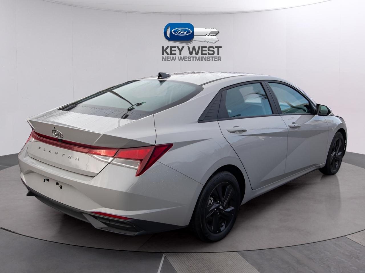 2023 Hyundai Elantra Preferred IVT w/Tech Pkg Photo4