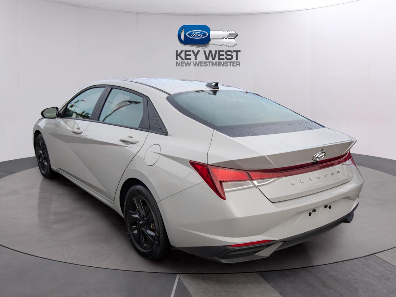 2023 Hyundai Elantra Preferred IVT w/Tech Pkg Photo2