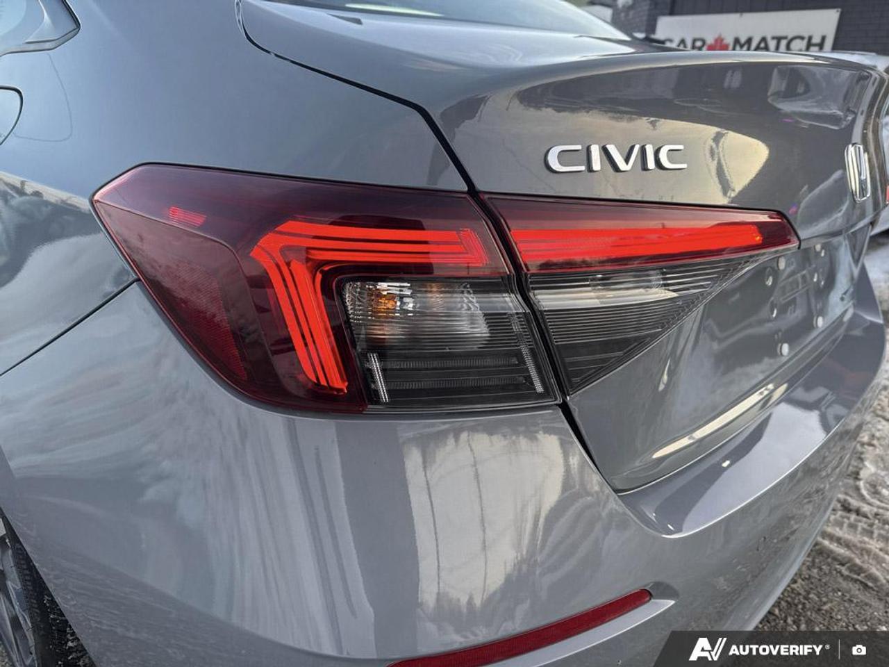 2025 Honda Civic TOURING / NO ACCIDENTS / HYBRID / LEATHER / ROOF Photo