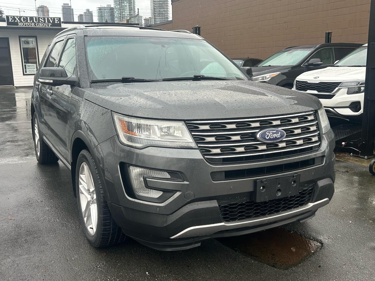 2017 Ford Explorer XLT - Photo #4