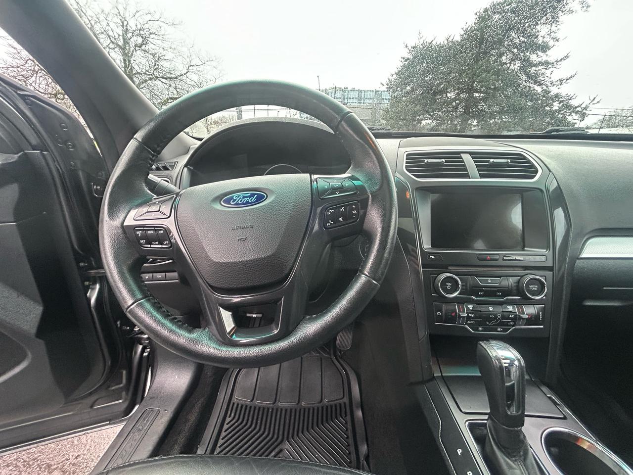 2017 Ford Explorer XLT - Photo #10