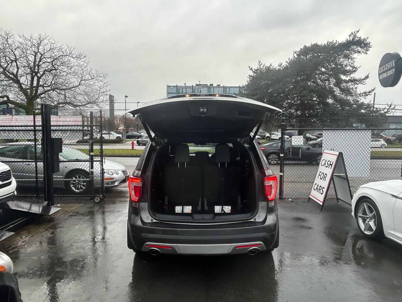 2017 Ford Explorer XLT - Photo #8