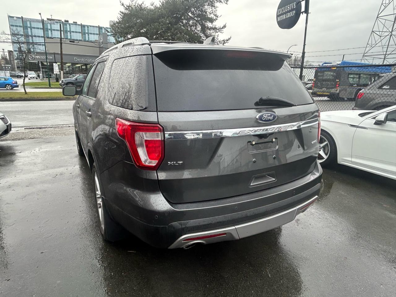 2017 Ford Explorer XLT - Photo #3