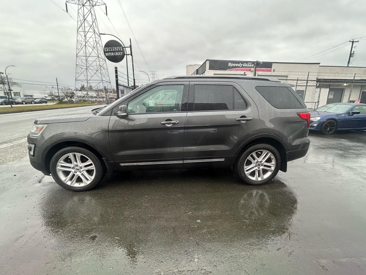 2017 Ford Explorer XLT - Photo #2