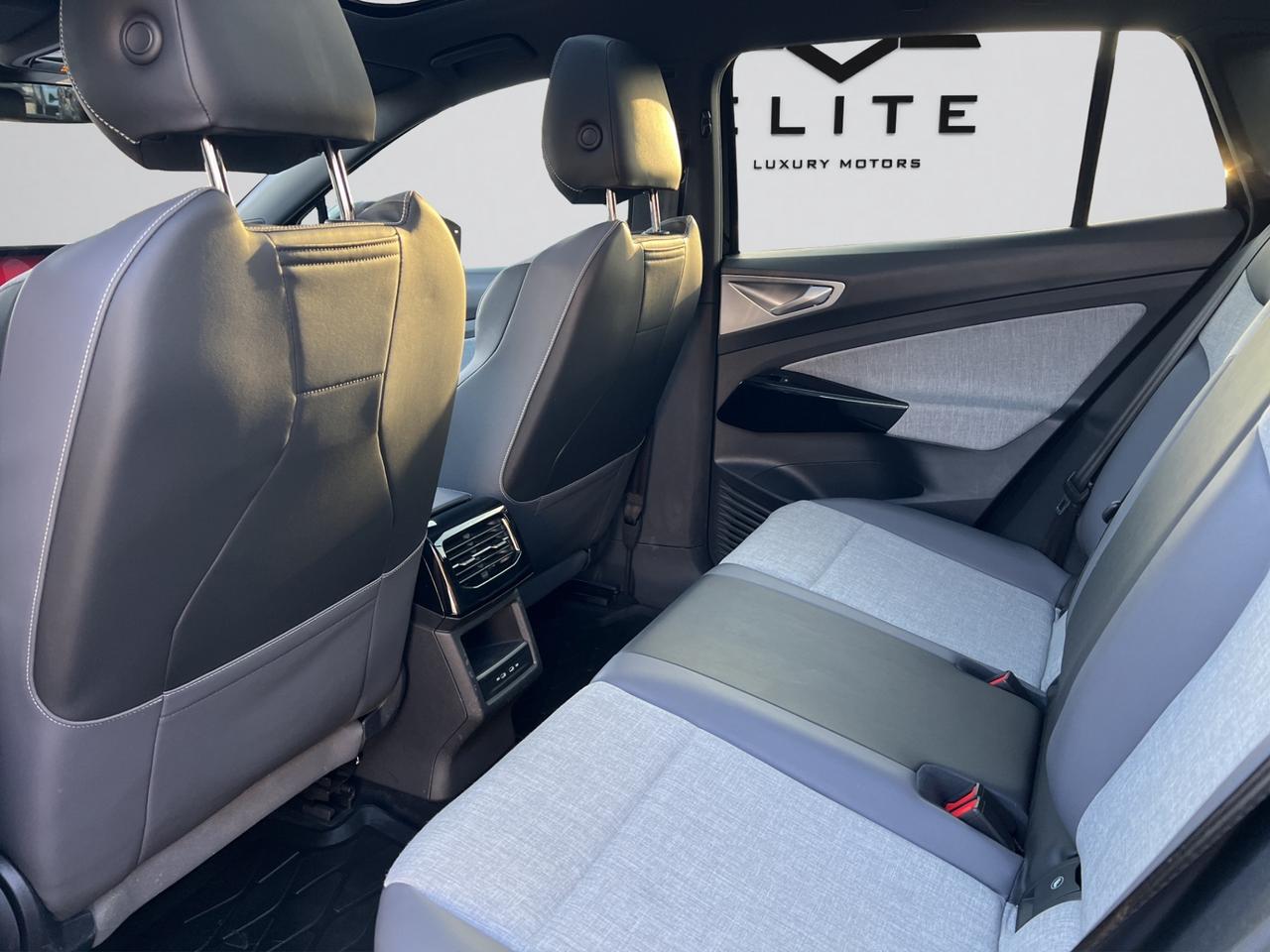 2023 Volkswagen ID.4 PRO AWD - PANO ROOF - Blind Spot Monitor !!! Photo