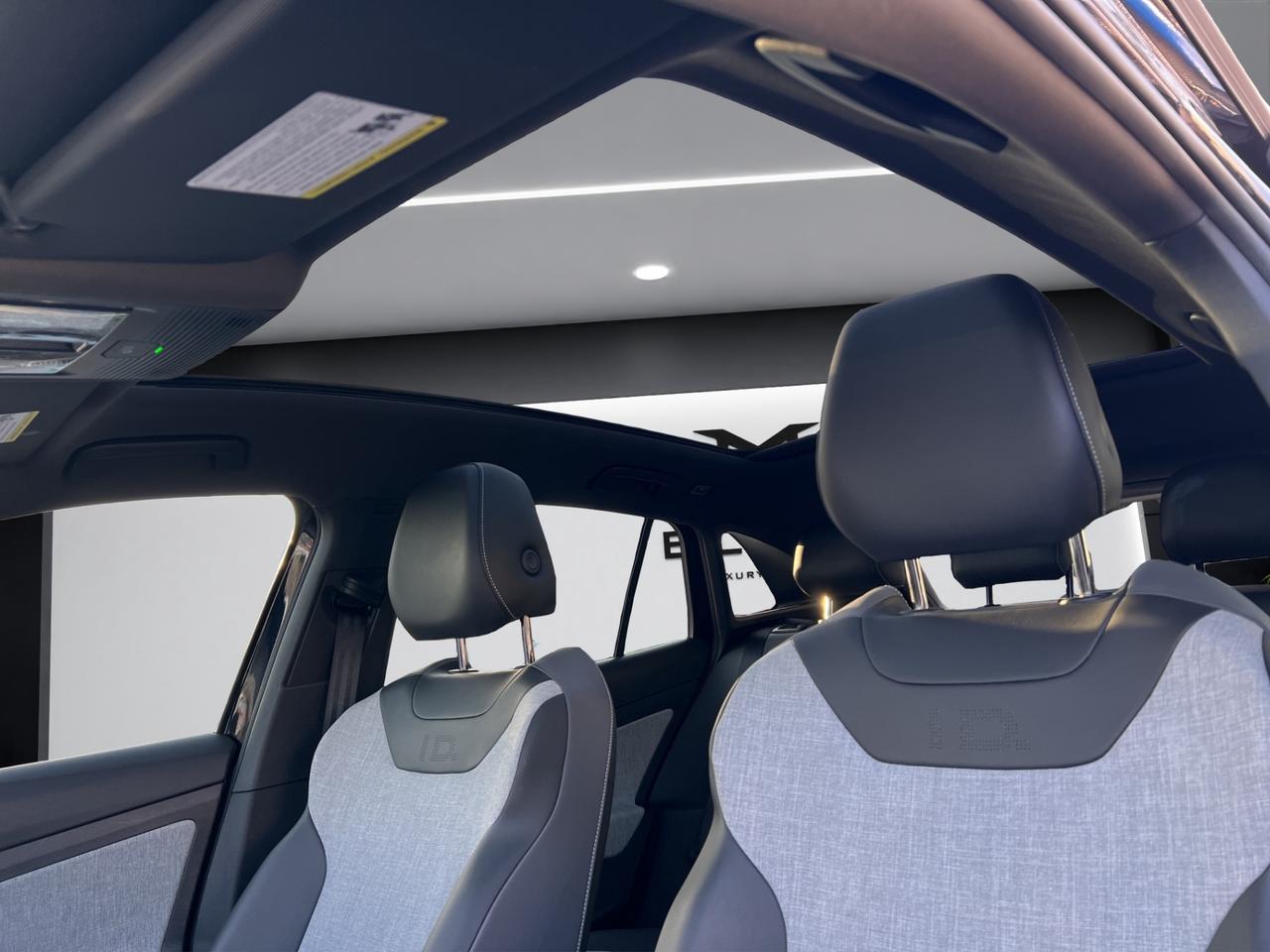 2023 Volkswagen ID.4 PRO AWD - PANO ROOF - Blind Spot Monitor !!! Photo