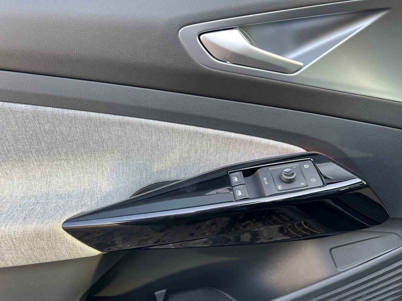 2023 Volkswagen ID.4 PRO AWD - PANO ROOF - Blind Spot Monitor !!! Photo