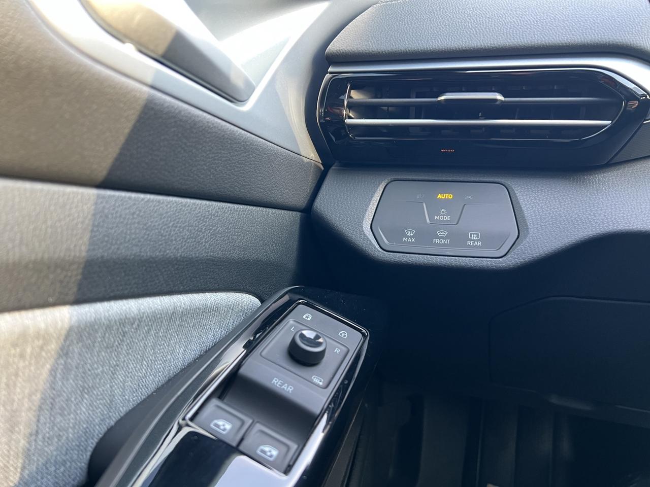 2023 Volkswagen ID.4 PRO AWD - PANO ROOF - Blind Spot Monitor !!! Photo