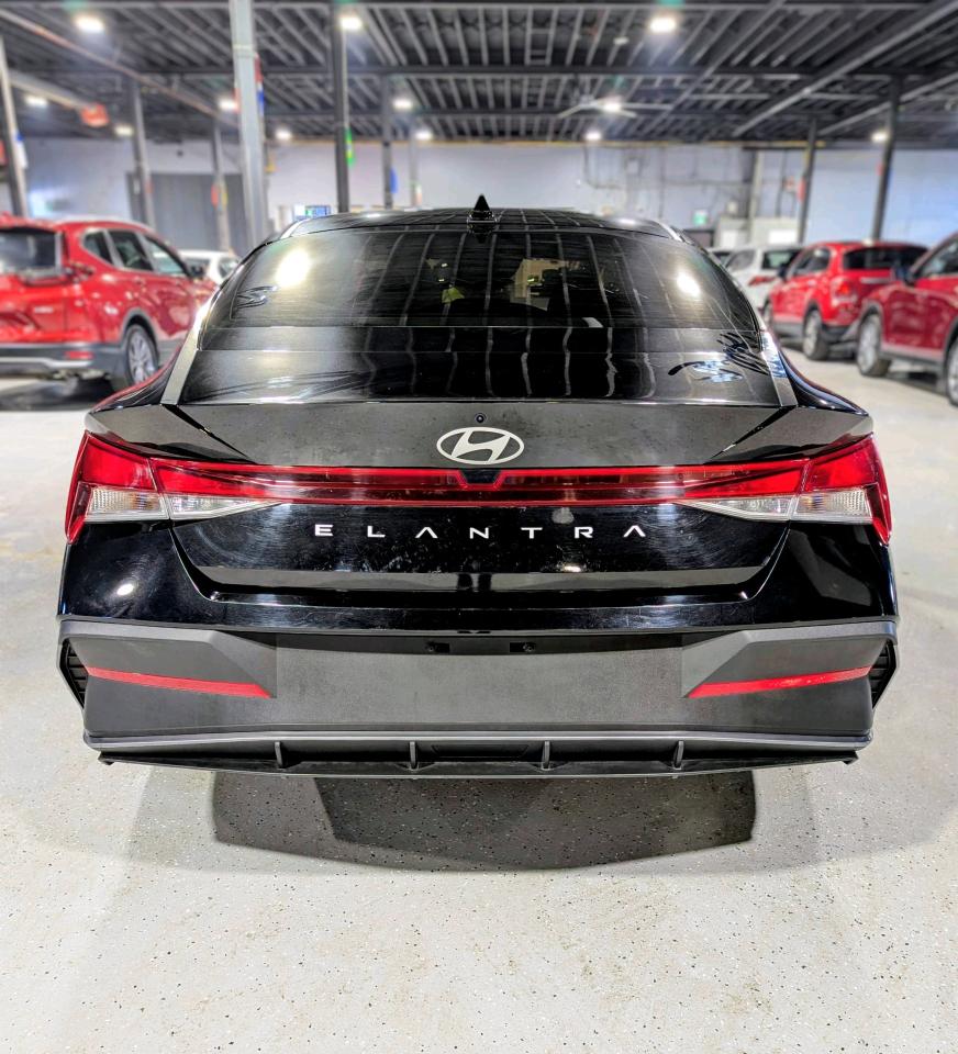 2024 Hyundai Elantra Essential IVT Photo