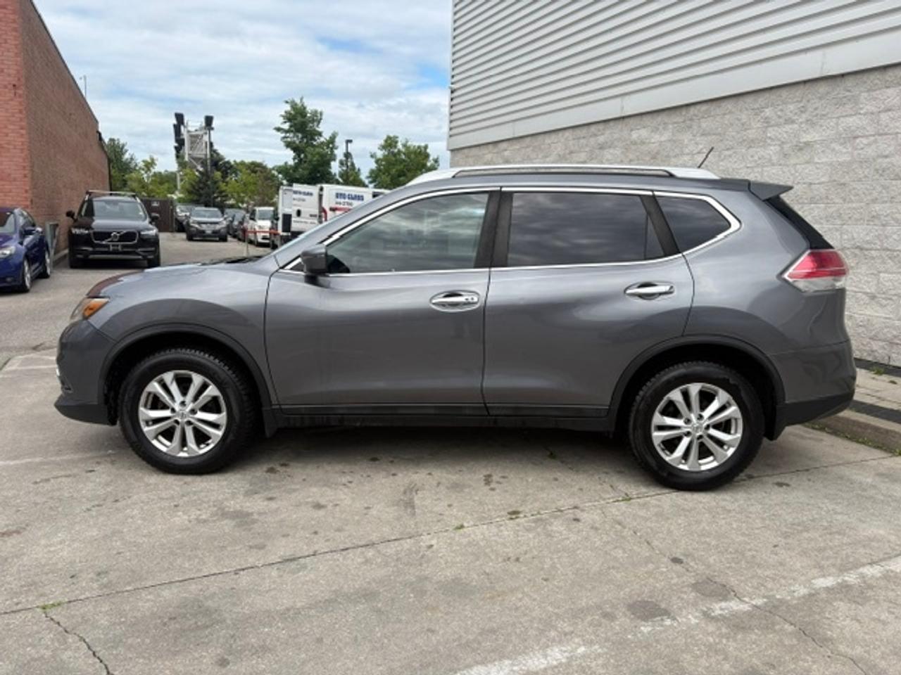 2016 Nissan Rogue SV AWD **HEATED SEATS-CAMERA-ALLOYS-1 OWNER** Photo1